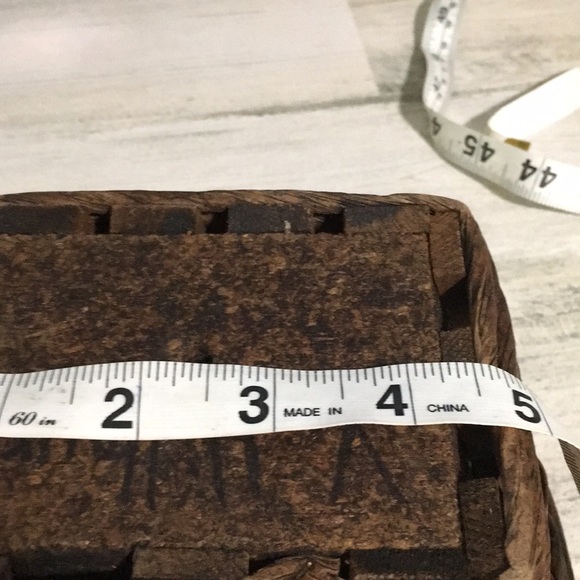 Heavy wooden bottom small brown basket with hole in bottom of wood. - Picture 6 of 7